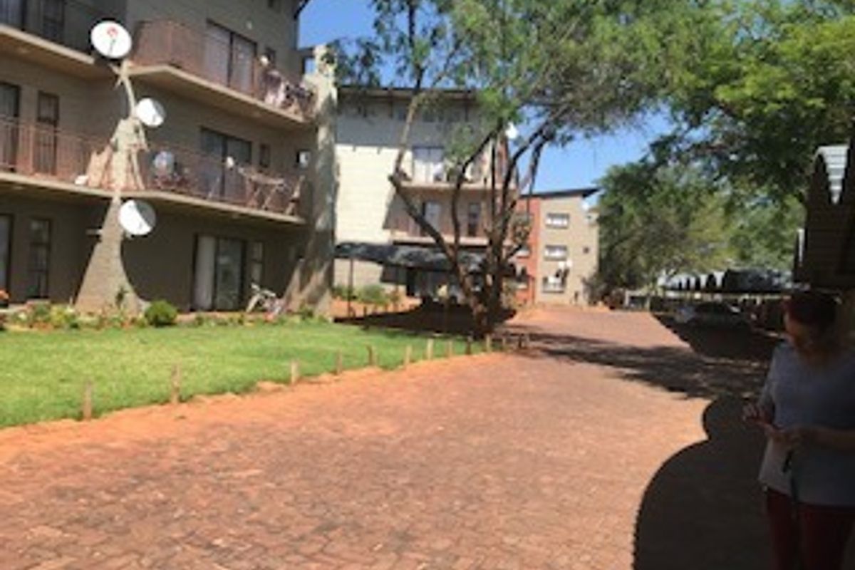 First time buyers! - Photo 3