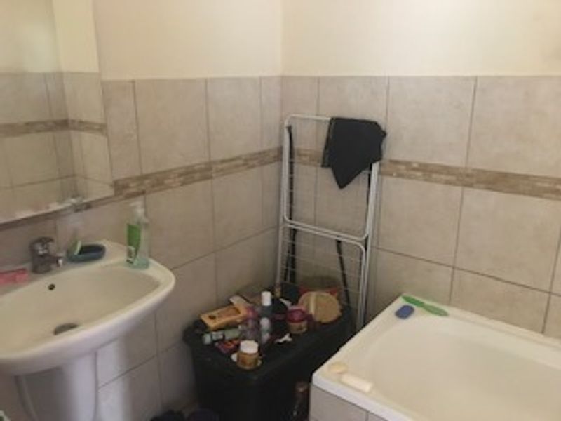 First time buyers! - Photo 7