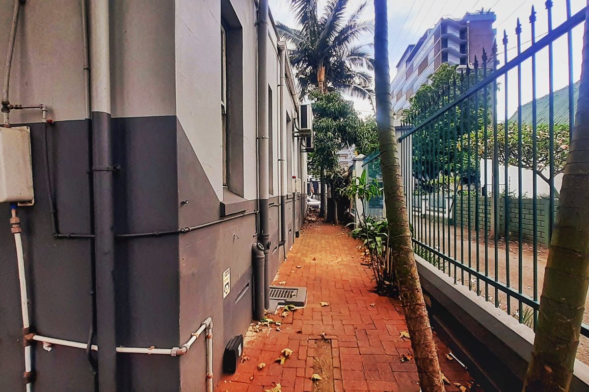 Prime Mixed-Use Dual-Access Commercial Property in Vibrant Bulwer – Restaurant and Office Space with Expansion Potential - Photo 4