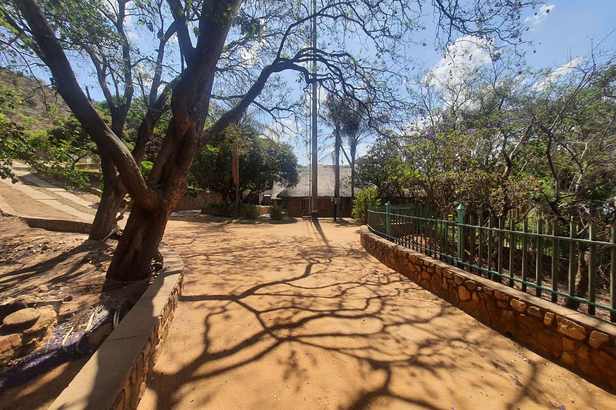 Luxurious multi-functional property with stunning features and endless potential - Photo 5