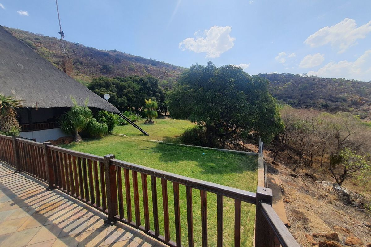 Luxurious multi-functional property with stunning features and endless potential - Photo 3
