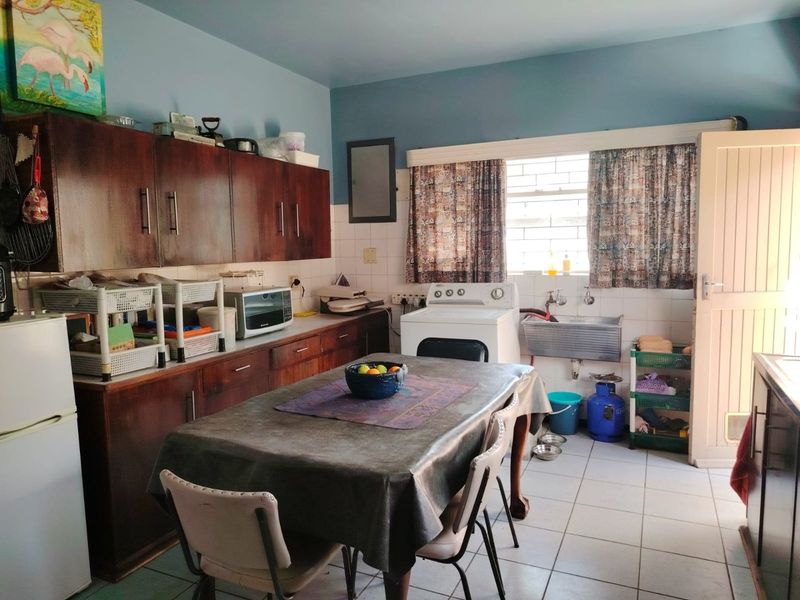 Guesthouse or large family home for sale in General De Wet, Bloemfontein  - Photo 8