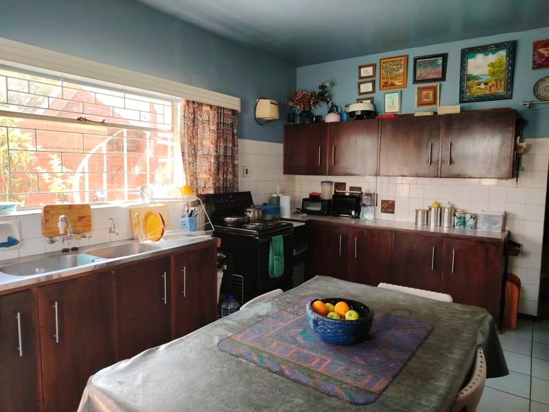 Guesthouse or large family home for sale in General De Wet, Bloemfontein  - Photo 7