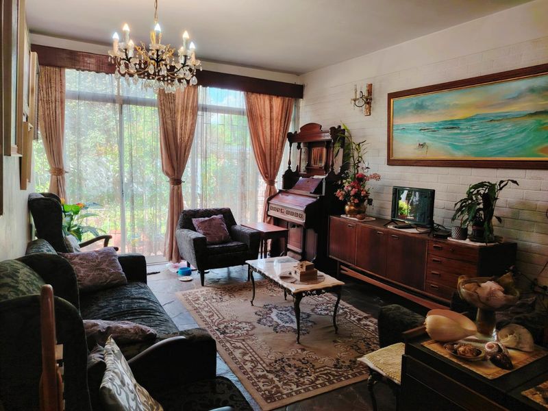Guesthouse or large family home for sale in General De Wet, Bloemfontein  - Photo 6