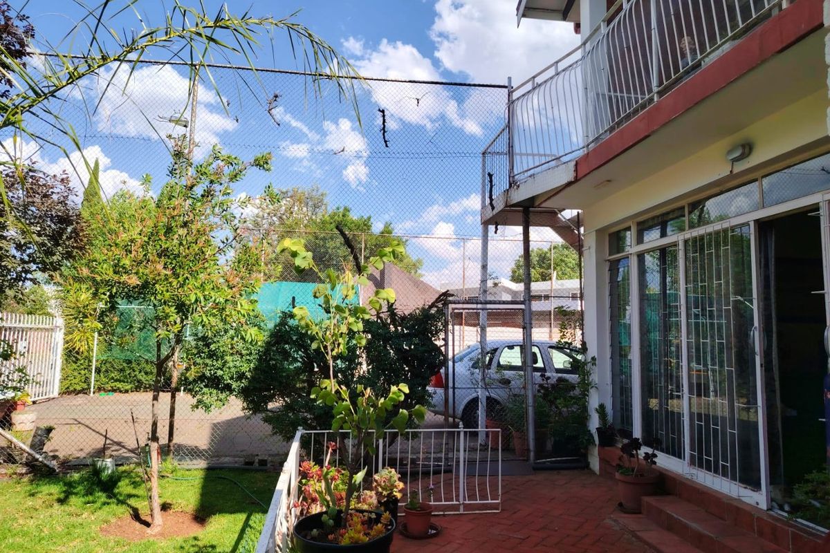 Guesthouse or large family home for sale in General De Wet, Bloemfontein  - Photo 5
