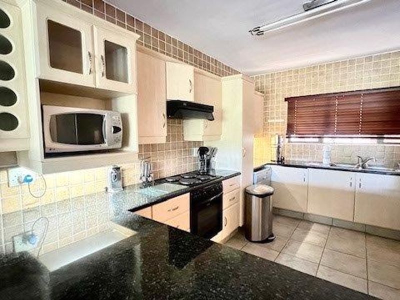 3 Bedroom Beachfront Apartment In Ramsgate - Photo 7