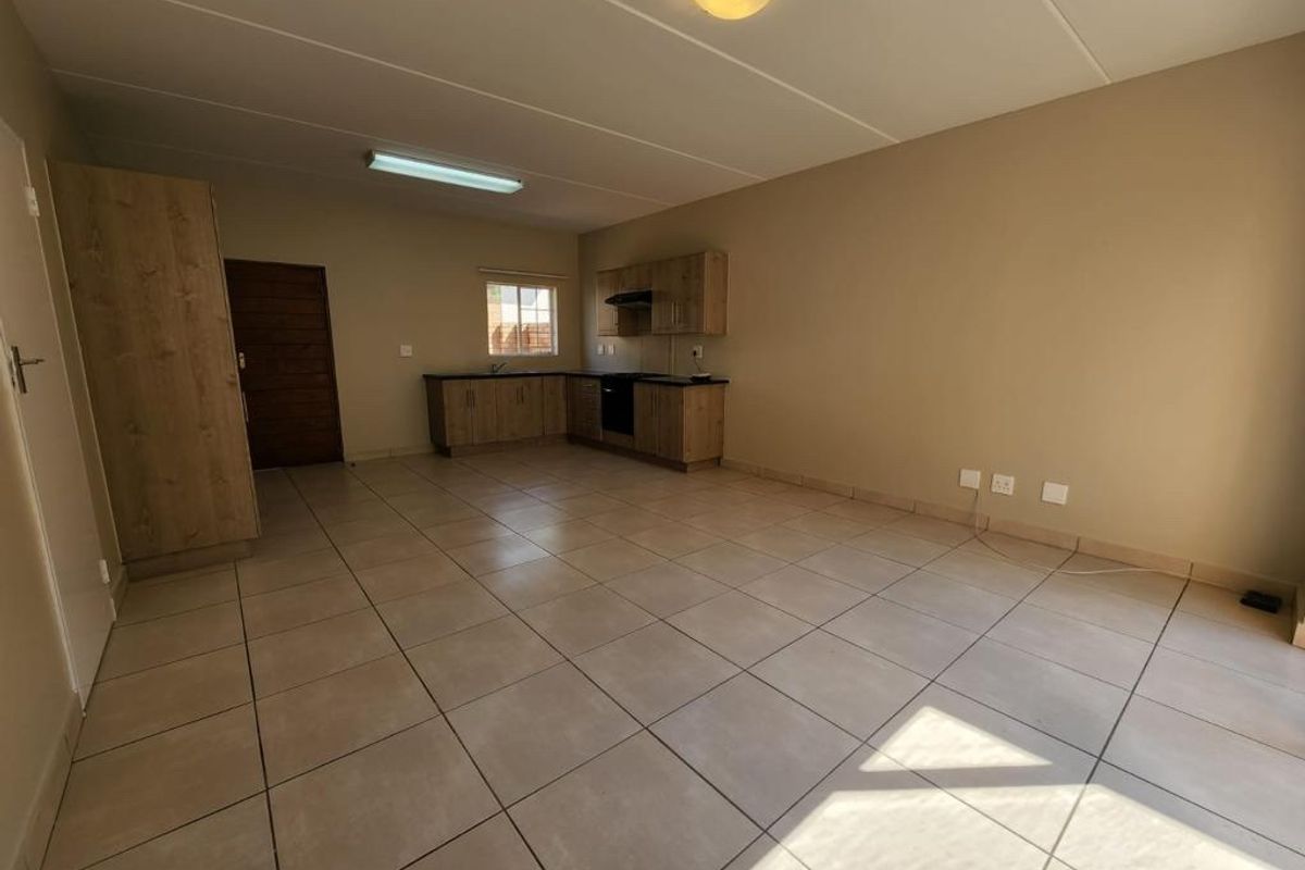 Modern 2 Bedroom Duplex in Oukraal Estate, Hazeldean - Photo 4