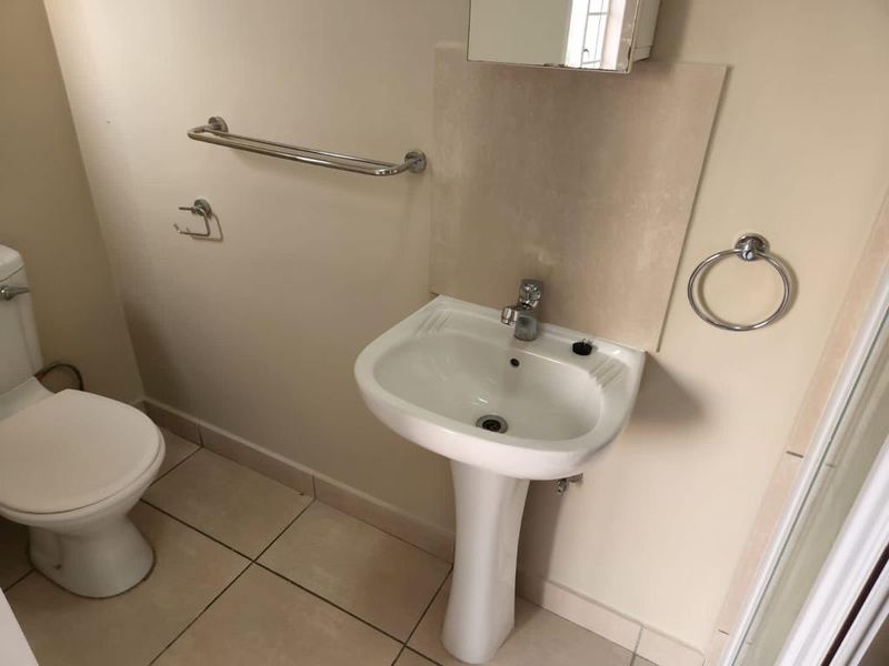 Modern 2 Bedroom Duplex in Oukraal Estate, Hazeldean - Photo 9