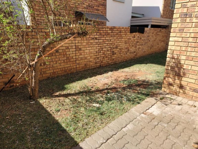Modern 2 Bedroom Duplex in Oukraal Estate, Hazeldean - Photo 6