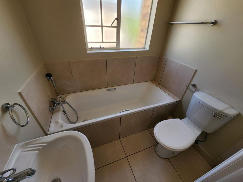 Modern 2 Bedroom Duplex in Oukraal Estate, Hazeldean - Photo 5