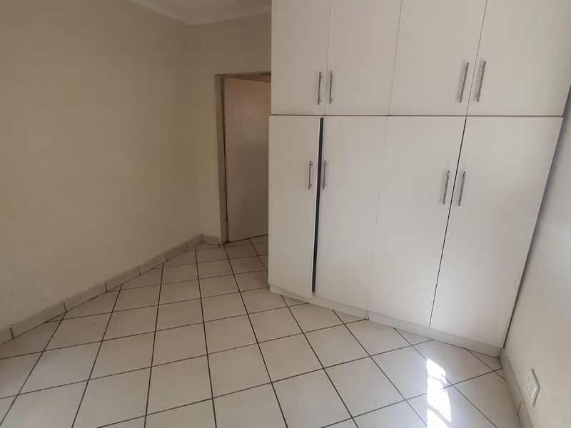 Secure Semi-detached Rental unit with modern amenities in Zandfontein, Near Aloe Farm. - Photo 5