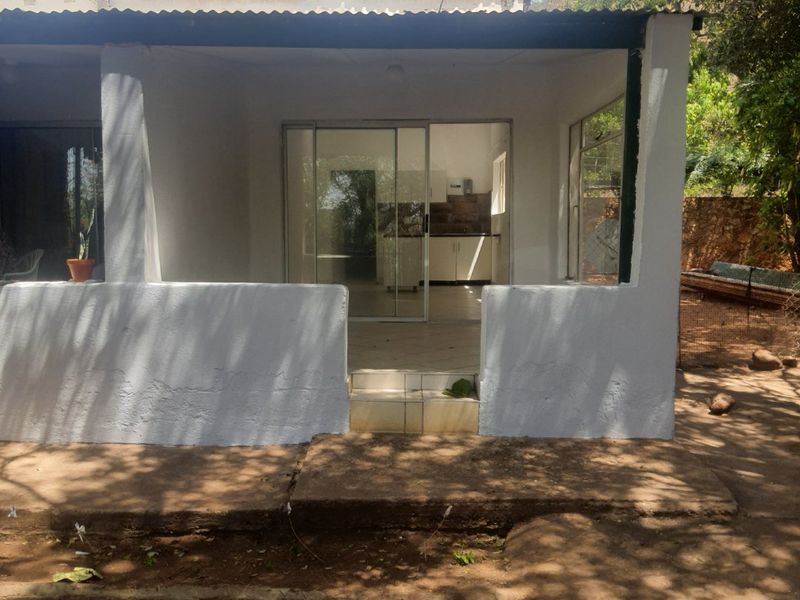 Secure Semi-detached Rental unit with modern amenities in Zandfontein, Near Aloe Farm. - Photo 1