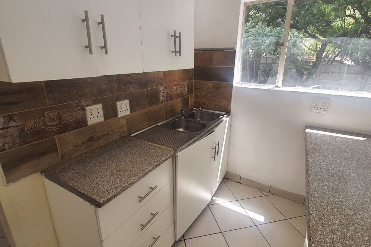 Secure Semi-detached Rental unit with modern amenities in Zandfontein, Near Aloe Farm. - Photo 4