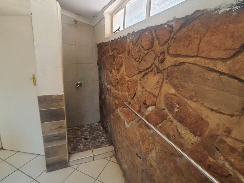 Secure Semi-detached Rental unit with modern amenities in Zandfontein, Near Aloe Farm. - Photo 9