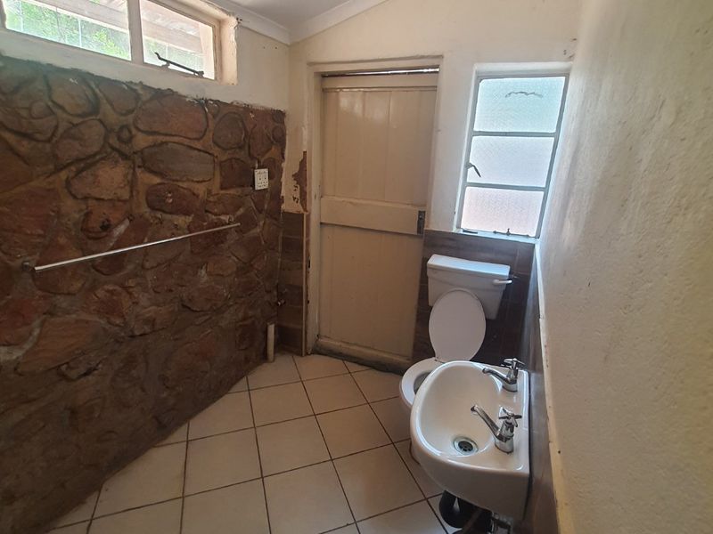 Secure Semi-detached Rental unit with modern amenities in Zandfontein, Near Aloe Farm. - Photo 8