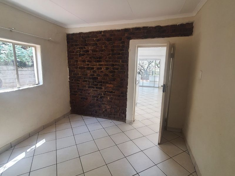 Secure Semi-detached Rental unit with modern amenities in Zandfontein, Near Aloe Farm. - Photo 6