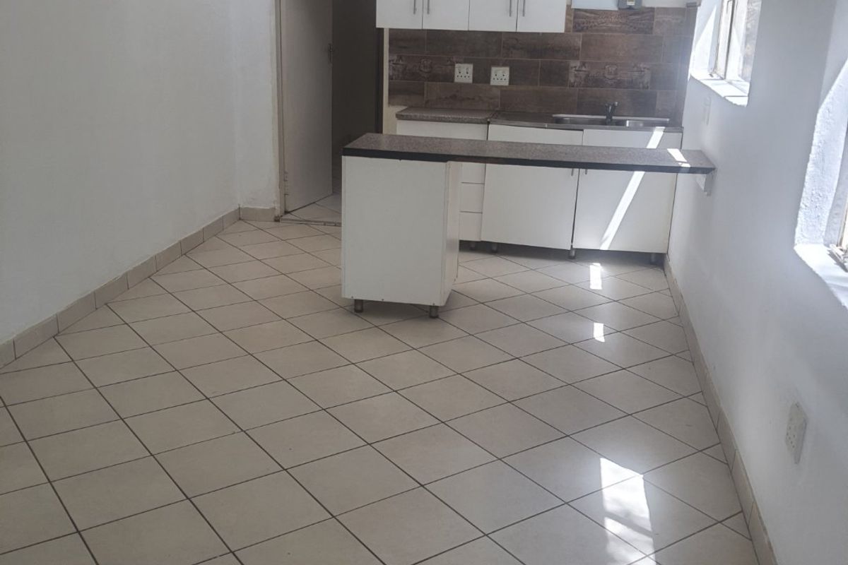 Secure Semi-detached Rental unit with modern amenities in Zandfontein, Near Aloe Farm. - Photo 2