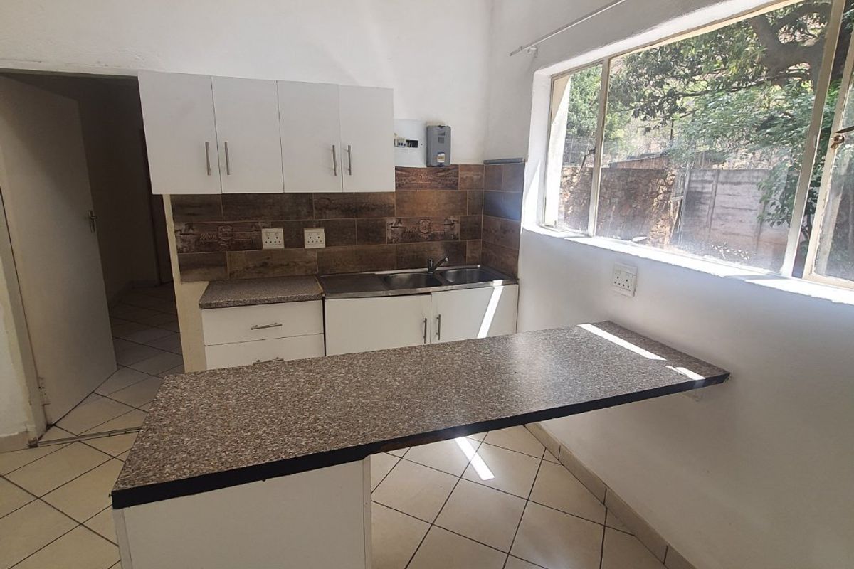 Secure Semi-detached Rental unit with modern amenities in Zandfontein, Near Aloe Farm. - Photo 3