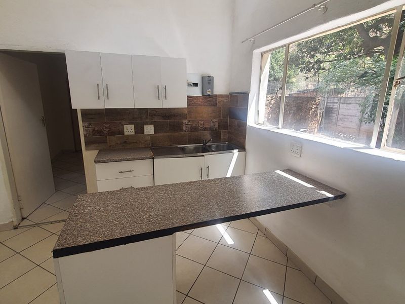Secure Semi-detached Rental unit with modern amenities in Zandfontein, Near Aloe Farm. - Photo 3