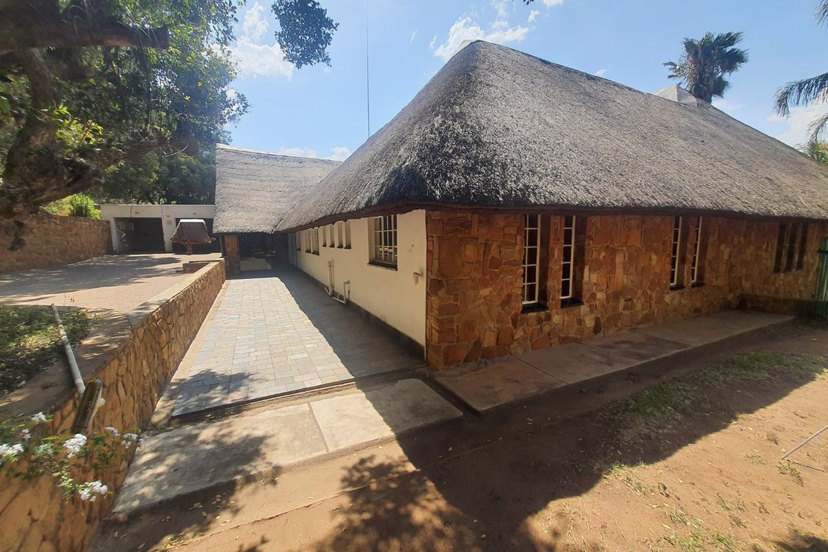 Luxurious multi-functional property with stunning features and endless potential - Photo 5