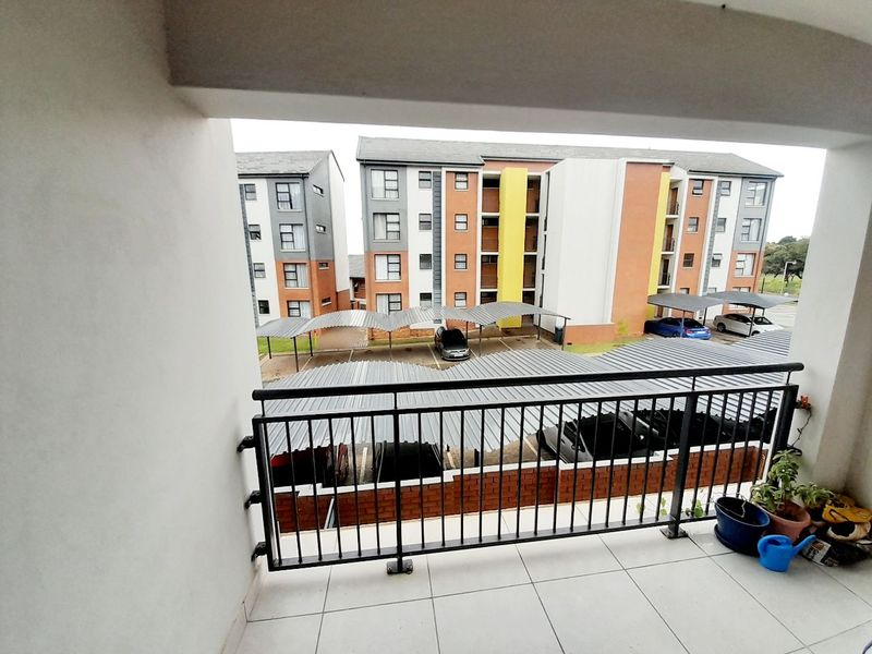 Lovely 2 Bedroom Apartment For Sale in The Manhattan - Photo 3