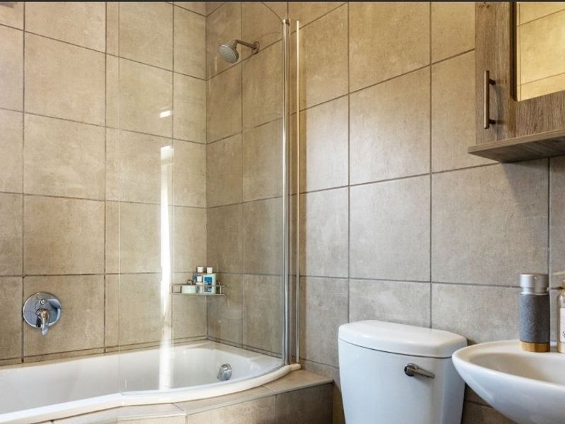 2 Bedroom Flat For Sale in Lemon Tree  - Photo 4