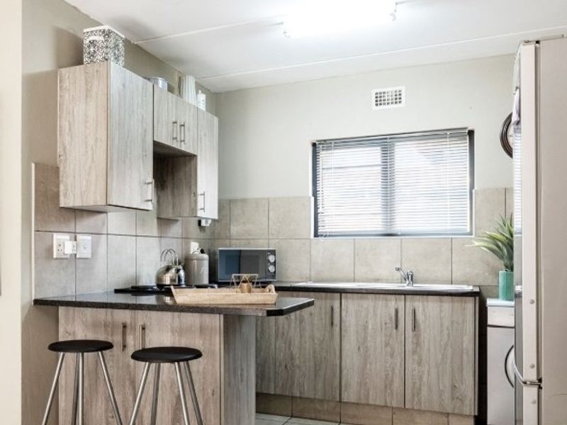2 Bedroom Flat For Sale in Lemon Tree  - Photo 3