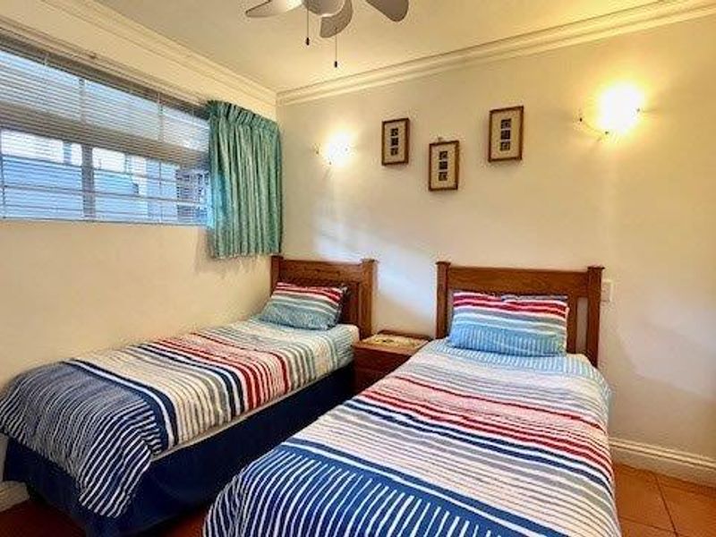 Perfectly Located 2 Bedroom Apartment in Margate  – Coastal Living At Its Best! - Photo 4