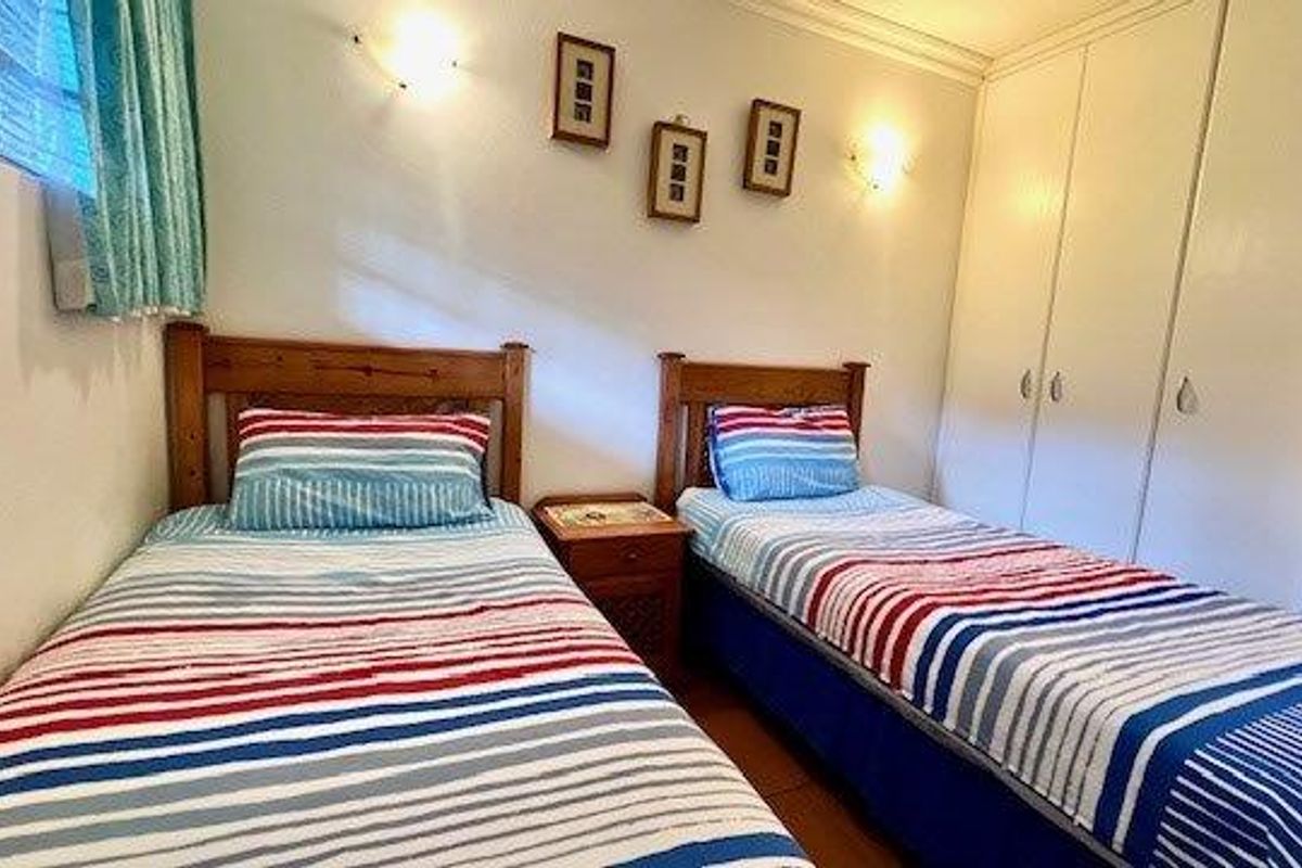 Perfectly Located 2 Bedroom Apartment in Margate  – Coastal Living At Its Best! - Photo 5