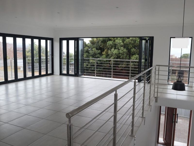 Modern 5-Bedroom Family Home in Wavecrest – Spacious, Stylish & Coastal Living - Photo 5