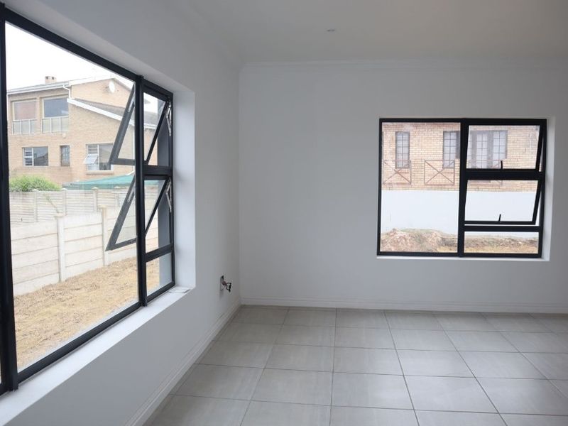 Modern 5-Bedroom Family Home in Wavecrest – Spacious, Stylish & Coastal Living - Photo 10