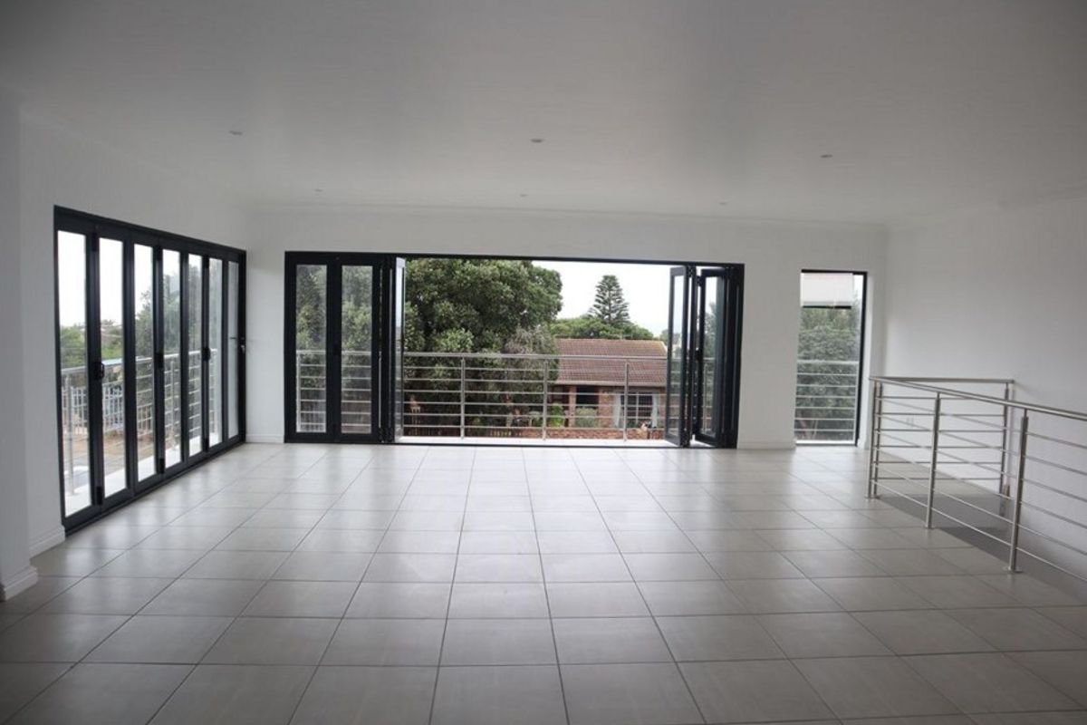 Modern 5-Bedroom Family Home in Wavecrest – Spacious, Stylish & Coastal Living - Photo 4