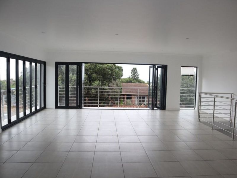 Modern 5-Bedroom Family Home in Wavecrest – Spacious, Stylish & Coastal Living - Photo 4