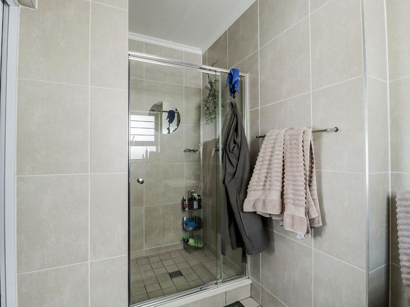 Introducing Westlake Eco Estate: A Contemporary Haven - Photo 10