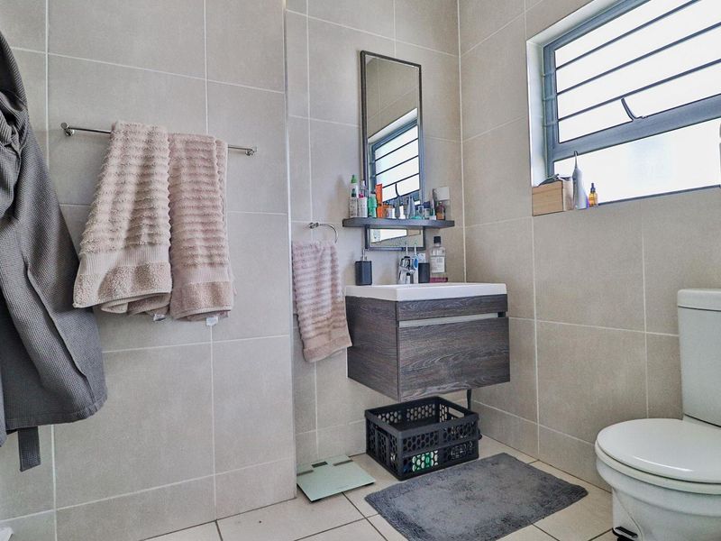 Introducing Westlake Eco Estate: A Contemporary Haven - Photo 9