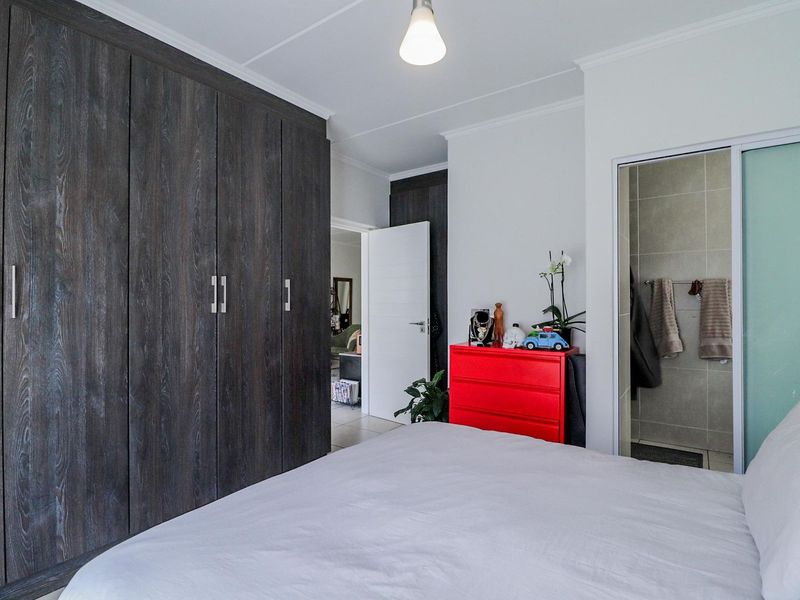 Introducing Westlake Eco Estate: A Contemporary Haven - Photo 8