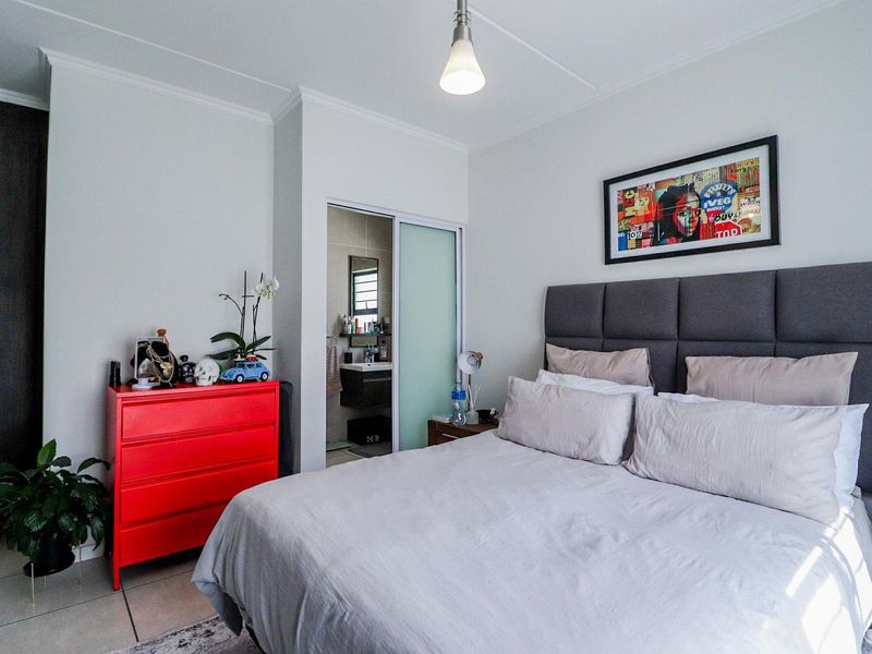 Introducing Westlake Eco Estate: A Contemporary Haven - Photo 6