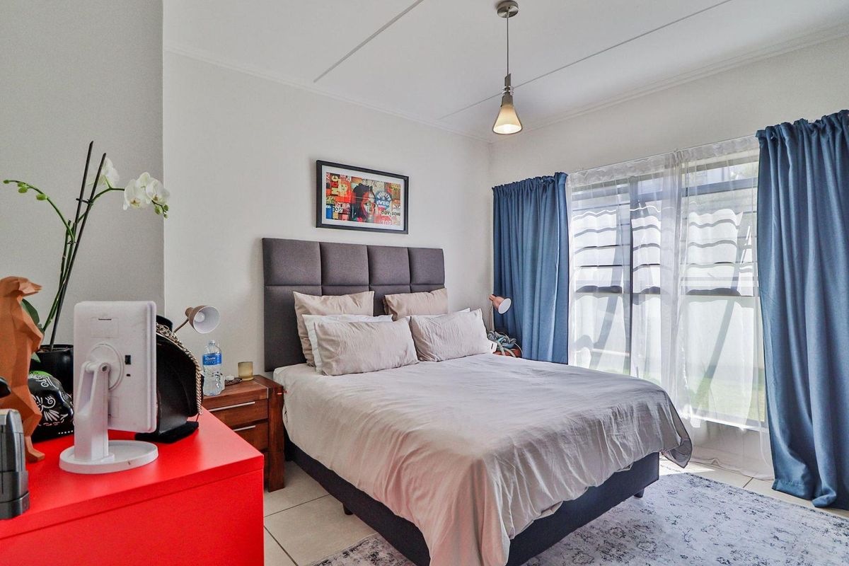 Introducing Westlake Eco Estate: A Contemporary Haven - Photo 5