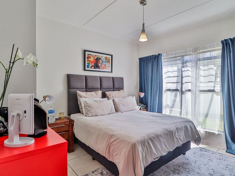 Introducing Westlake Eco Estate: A Contemporary Haven - Photo 5