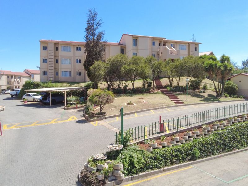 !!!Classy, Spacious, magnificent views of Jo, burg and surrounds, lies this 2 bedroom 2 bathroom apartment. - Photo 1