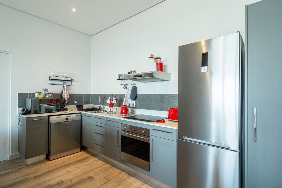 Luxury 2 Bedroom Apartment - Photo 4