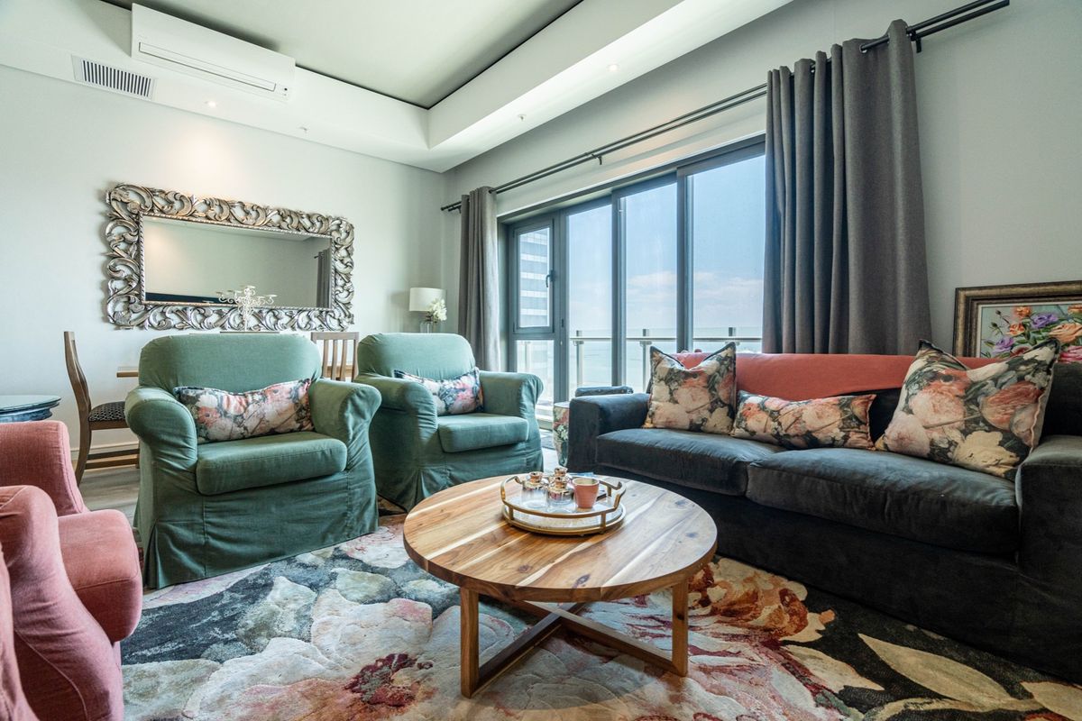 Luxury 2 Bedroom Apartment - Photo 2