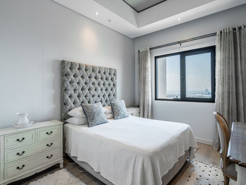 Luxury 2 Bedroom Apartment - Photo 9