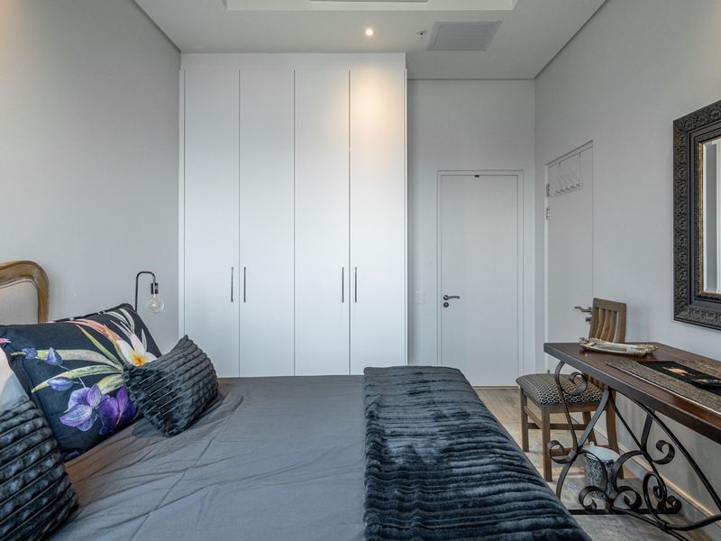 Luxury 2 Bedroom Apartment - Photo 5