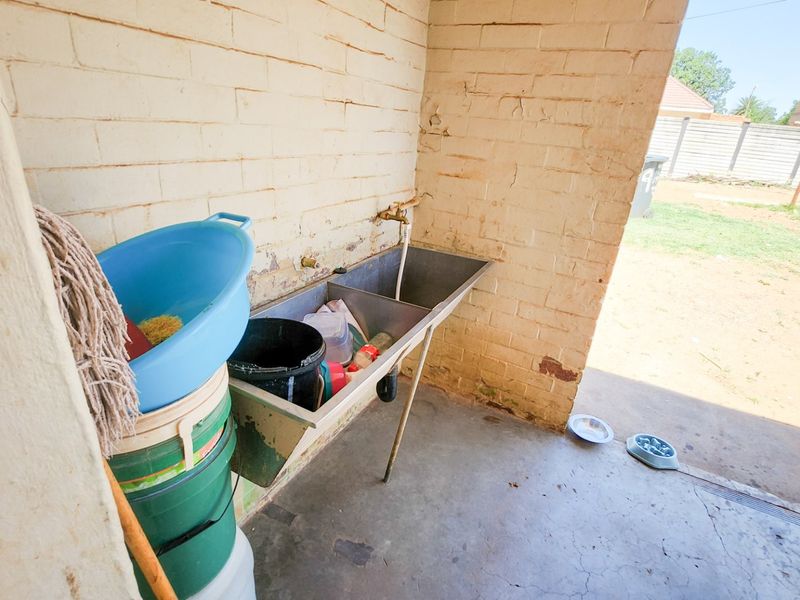 Affordable 3-Bedroom Home with Secure Yard and Garage! - Photo 10