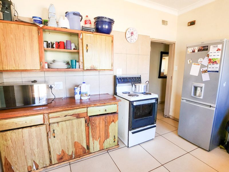 Affordable 3-Bedroom Home with Secure Yard and Garage! - Photo 8