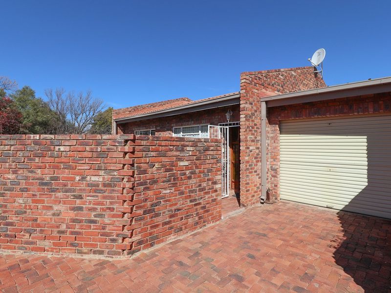 IDEAL FOR PENSIONERS OR A YOUNG COUPLE - Photo 4