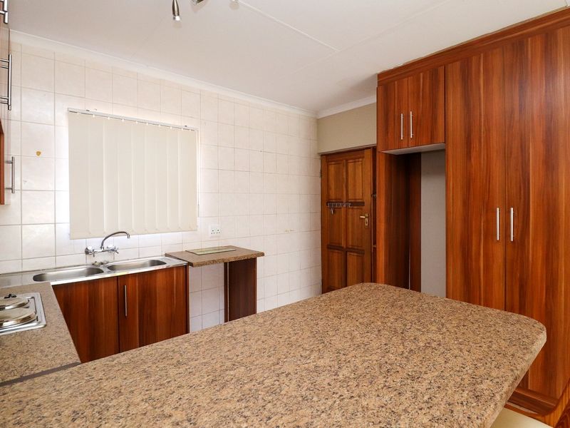 IDEAL FOR PENSIONERS OR A YOUNG COUPLE - Photo 9