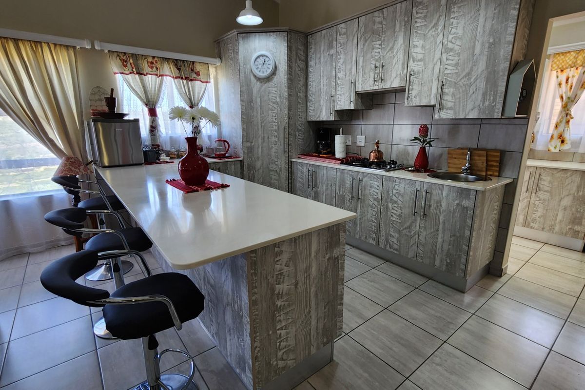 Beautiful Freestanding House... Very Neat and Excellently Maintained !!! - Photo 3