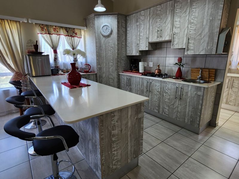 Beautiful Freestanding House... Very Neat and Excellently Maintained !!! - Photo 3